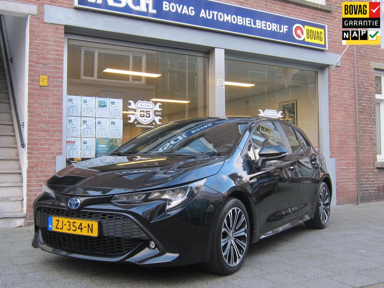 Toyota Corolla - 1.8 Hybrid First Edition Rijklaar Bovaggarantie - AutoWereld.nl