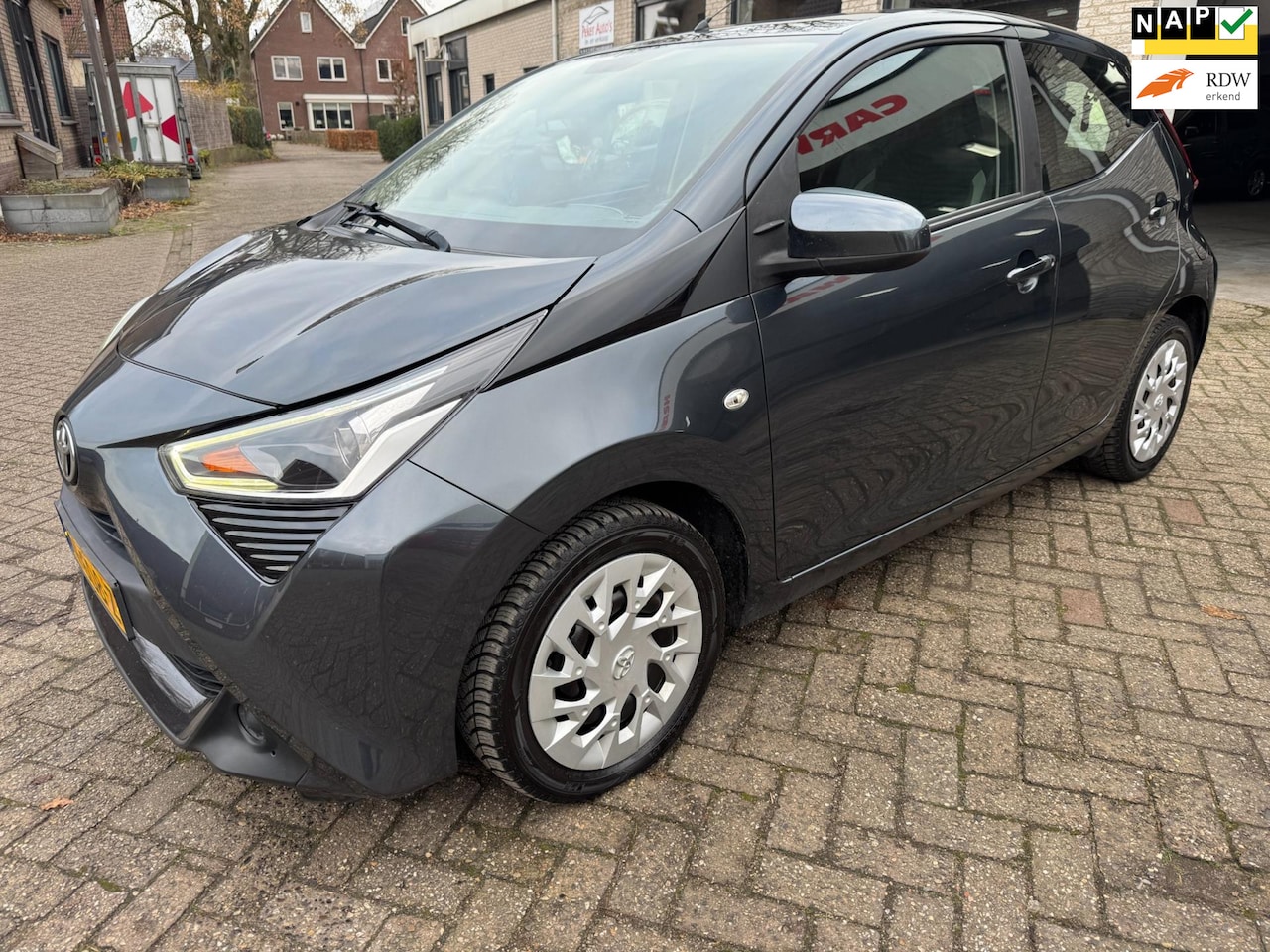 Toyota Aygo - 1.0 VVT-i x-play AIRCO ORG 118512 KM NAP O.H BOEKJES LUXE UITVOERING KLEINE BEURT GEHAD - AutoWereld.nl