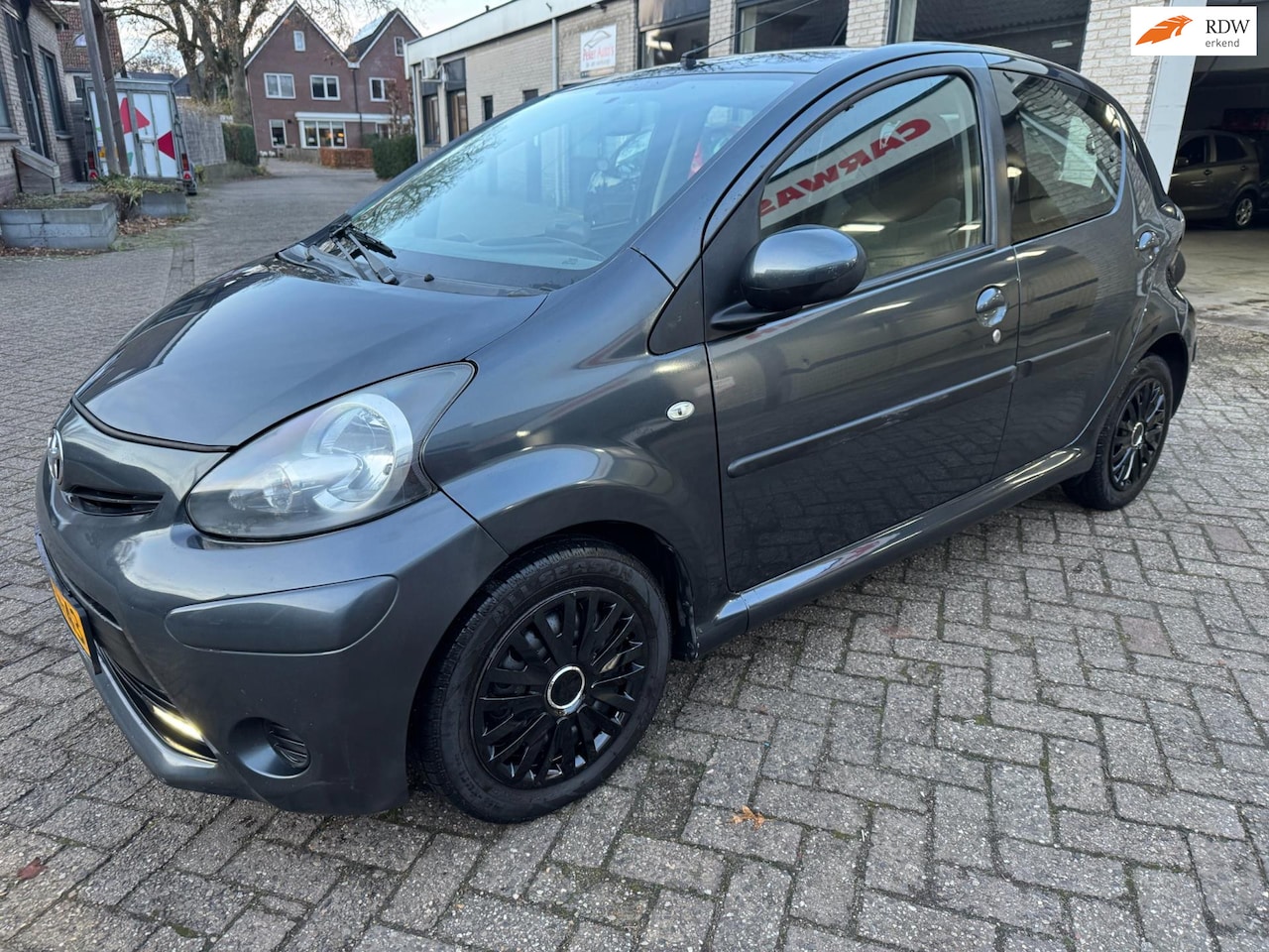 Toyota Aygo - 1.0 VVT-i Dynamic Orange AIRCO LED 116847 KM O.H BOEKJES ONDERHOUDS BEURT GEHAD.NETTE STAA - AutoWereld.nl