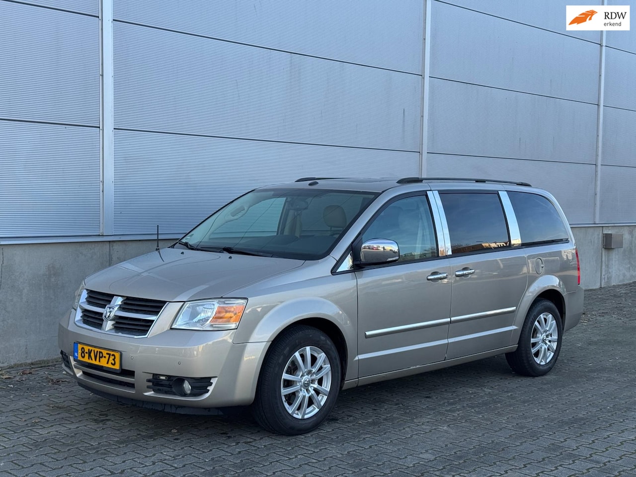 Dodge Grand Caravan - 4.0 V6 CLIMA|CRUISE|SCHUIFDAK|LEER| - AutoWereld.nl