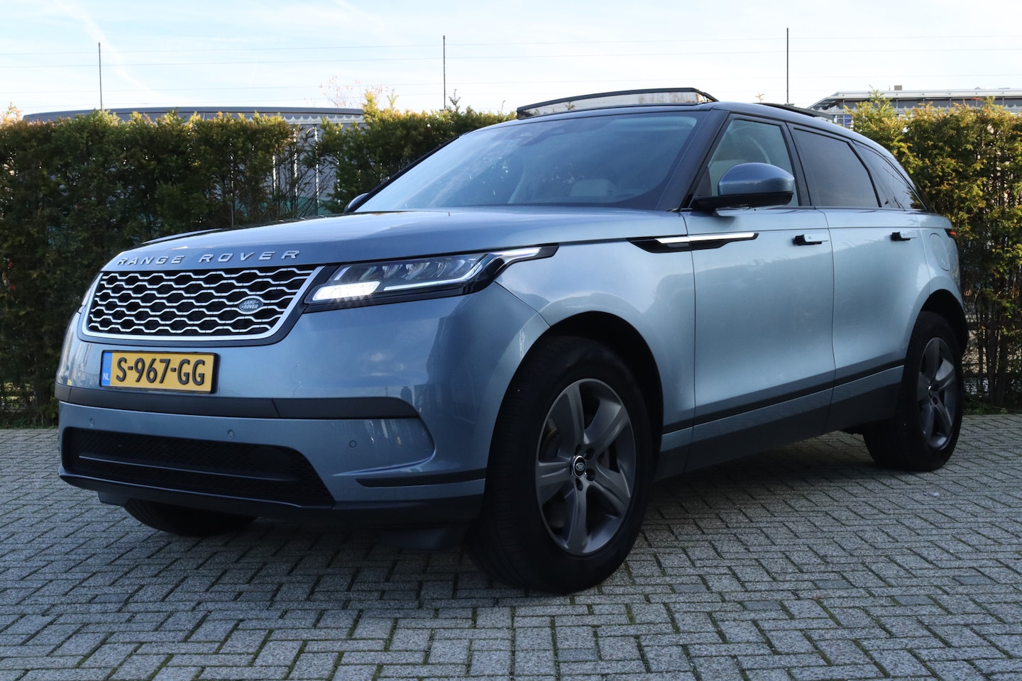 Land Rover Range Rover Velar - 2.0 P400e S | NL-AUTO | Schuif/kantel dak | Keyless | Camera | Cruise Control | Stoelverwa - AutoWereld.nl