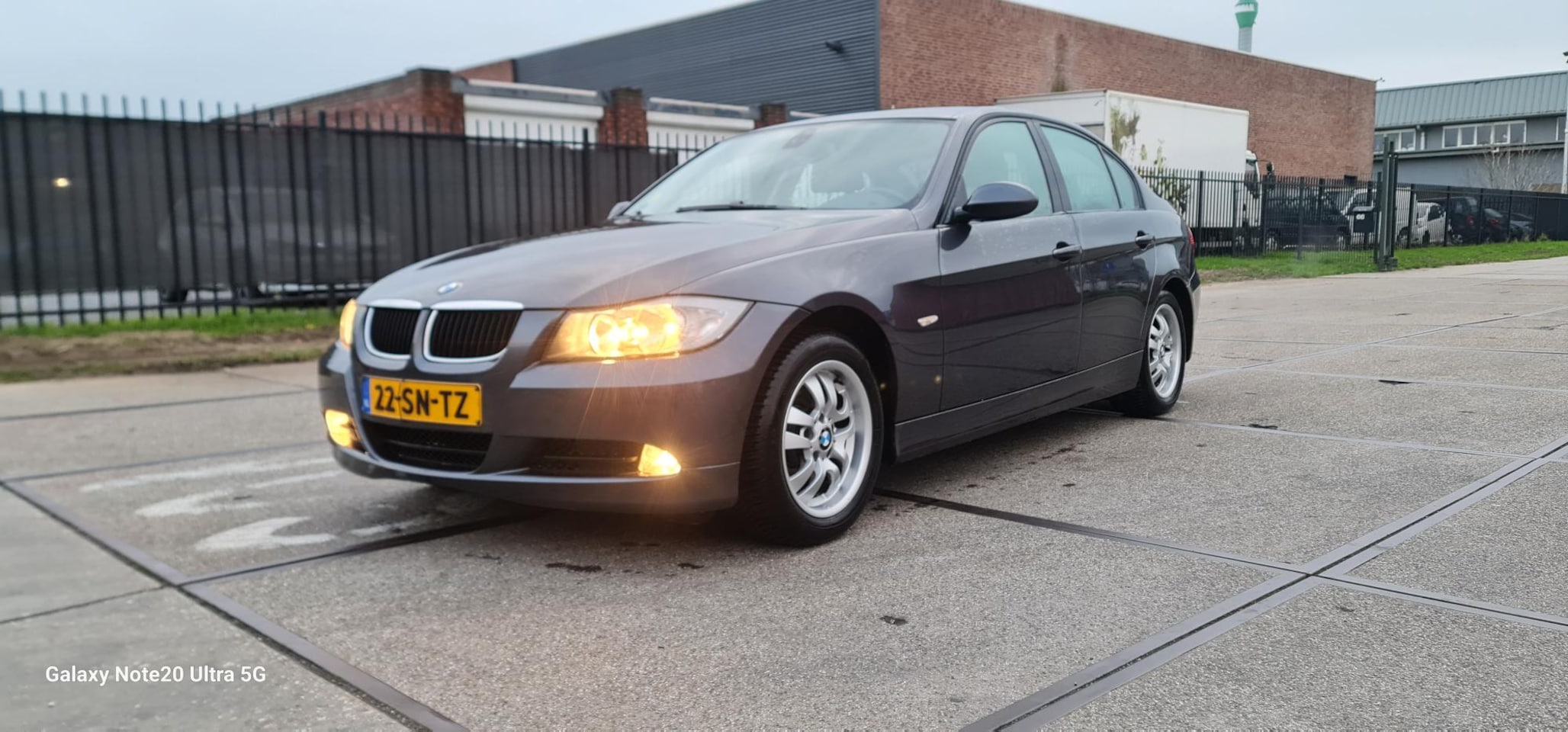 BMW 3-serie - 320i High Executive BMW 320i Airco APK 6-10-26 tel 0️⃣6️⃣ 1️⃣9️⃣9️⃣0️⃣3️⃣1️⃣1️⃣0️⃣ - AutoWereld.nl