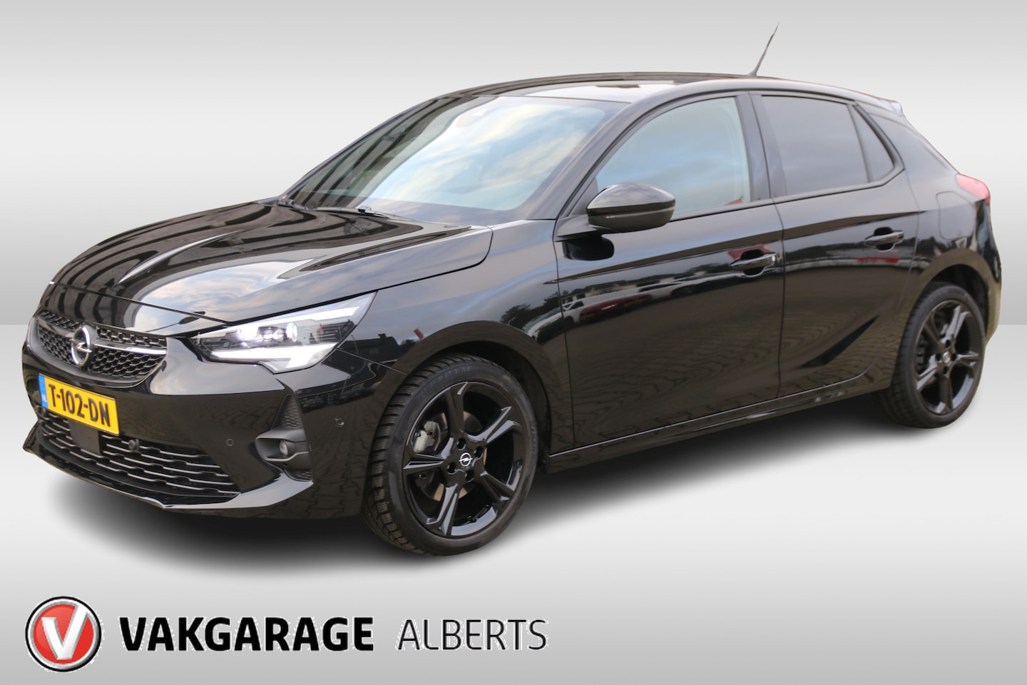 Opel Corsa - 1.2 100PK Level 4 / Navi / Stoelverwarming / Carplay / All Season - AutoWereld.nl