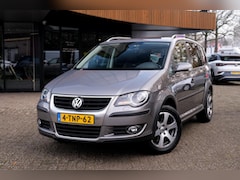 Volkswagen Touran Cross - 2.0 TDI Cross|7-Zitter|Carplay/AndroidAuto|Schuifdak|Standkachel|Stoelverwarming|Youngtime
