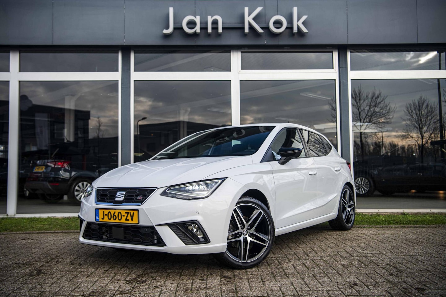SEAT Ibiza - 1.0 TSi 110 pk DSG-7 FR Business Intense | Full LED | 18" | Camera - AutoWereld.nl