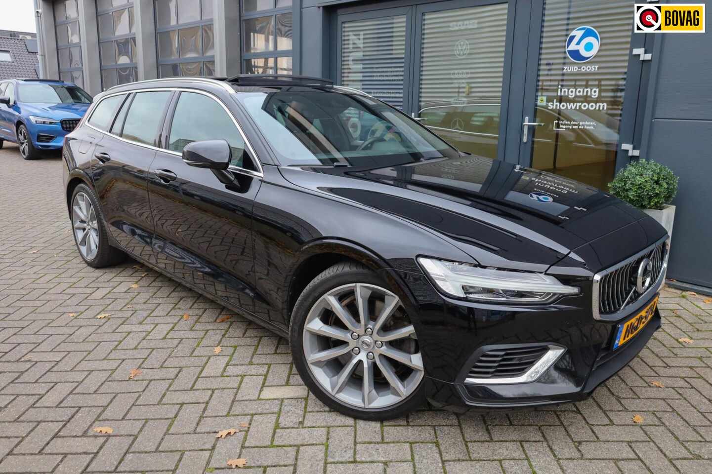 Volvo V60 - 2.0 T6 Recharge AWD Inscription pano, leder, 19'' - AutoWereld.nl