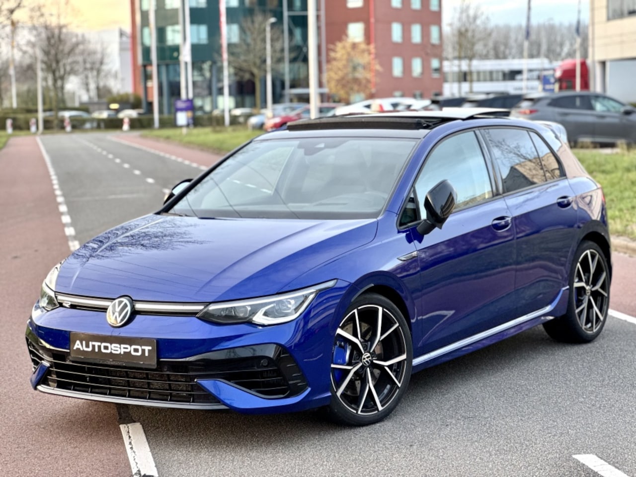 Volkswagen Golf - 2.0 TSI R 4Motion Pano HUD Drift Akra IQ Light Stoelkoeling Garantie - AutoWereld.nl