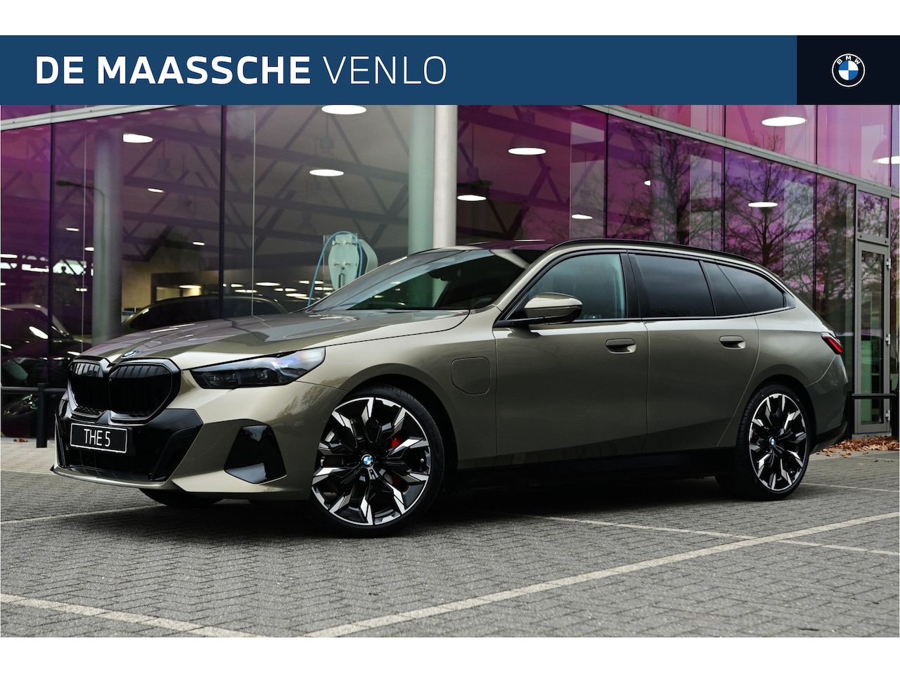 BMW 5-serie Touring - 530e M Sport Automaat / Panoramadak / Trekhaak / Bowers & Wilkins / Adaptieve LED / Comfor - AutoWereld.nl