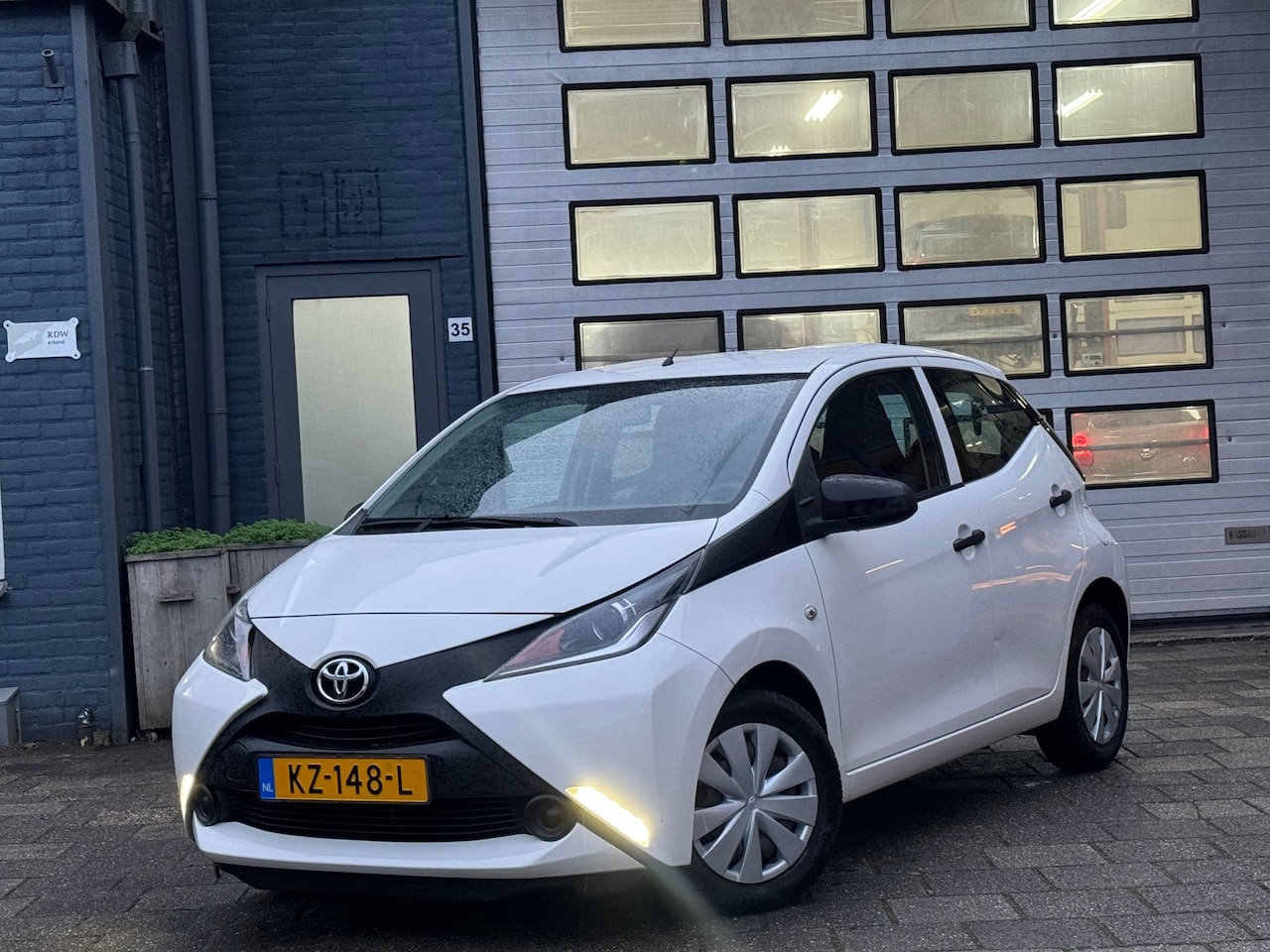 Toyota Aygo - 1.0 VVT-i X-Now | Elek-Pakket | Airco | 5-DRS - AutoWereld.nl
