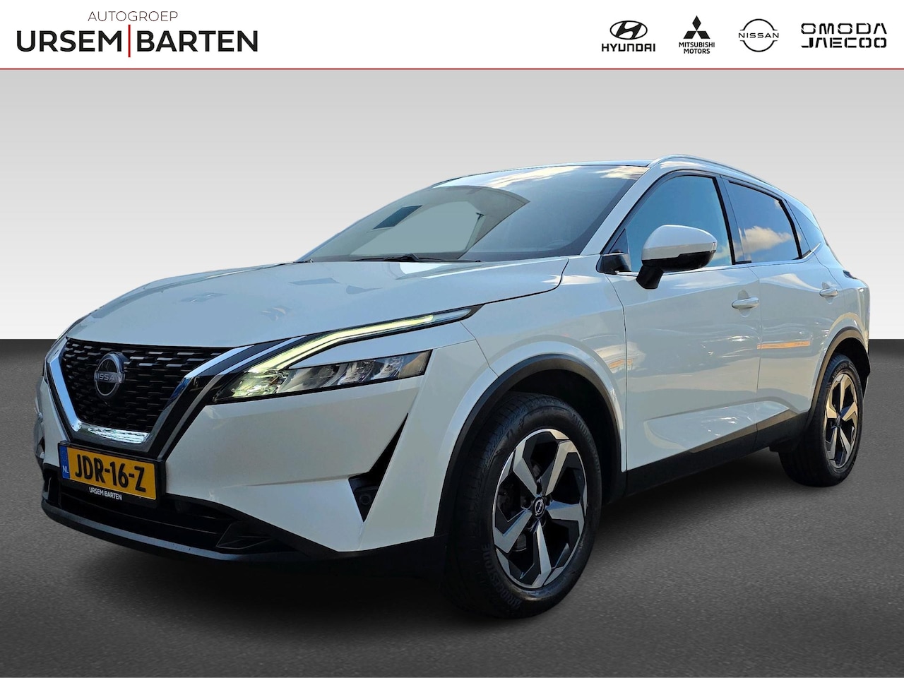 Nissan Qashqai - 1.3 MHEV N-Connecta | panoramadak | Stoel/stuur verwarming | 360 Camera | Navigatie | - AutoWereld.nl