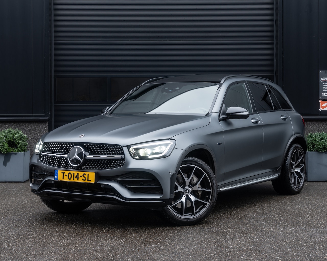 Mercedes-Benz GLC-klasse - 300e 4MATIC | AMG 9G Tronic | Pano | Memory Seats | Keyless | Sfeer | 360 View | Burmester - AutoWereld.nl