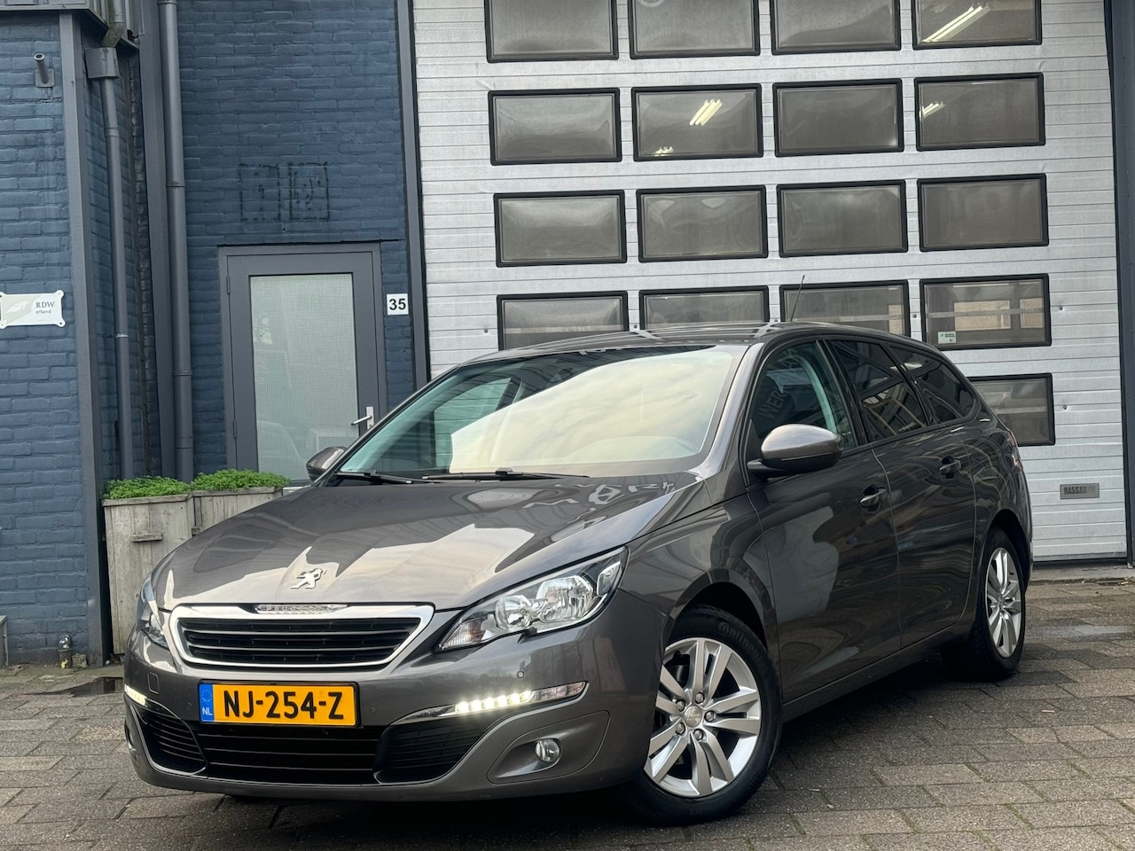 Peugeot 308 SW - 1.2 PureTech Allure | Clima | Navi | Camera | Automaat - AutoWereld.nl