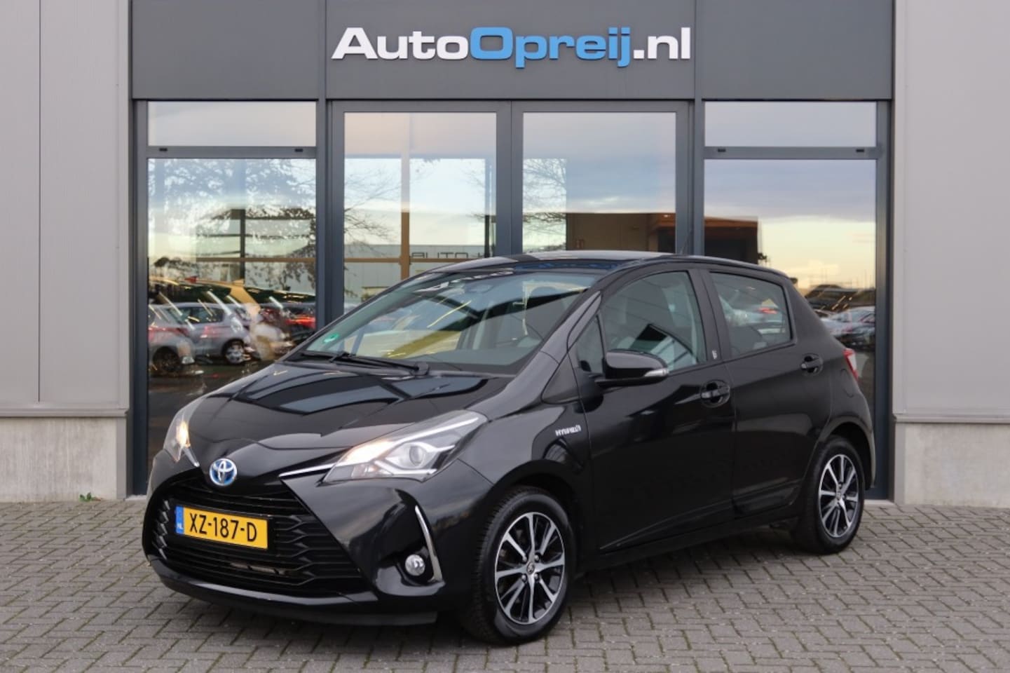 Toyota Yaris - 1.5 Hybrid Energy Navigatie, Camera, Cruise, Stoelverwarming, LM-Velgen - AutoWereld.nl