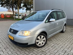 Volkswagen Touran - 1.6-16V FSI Automaat