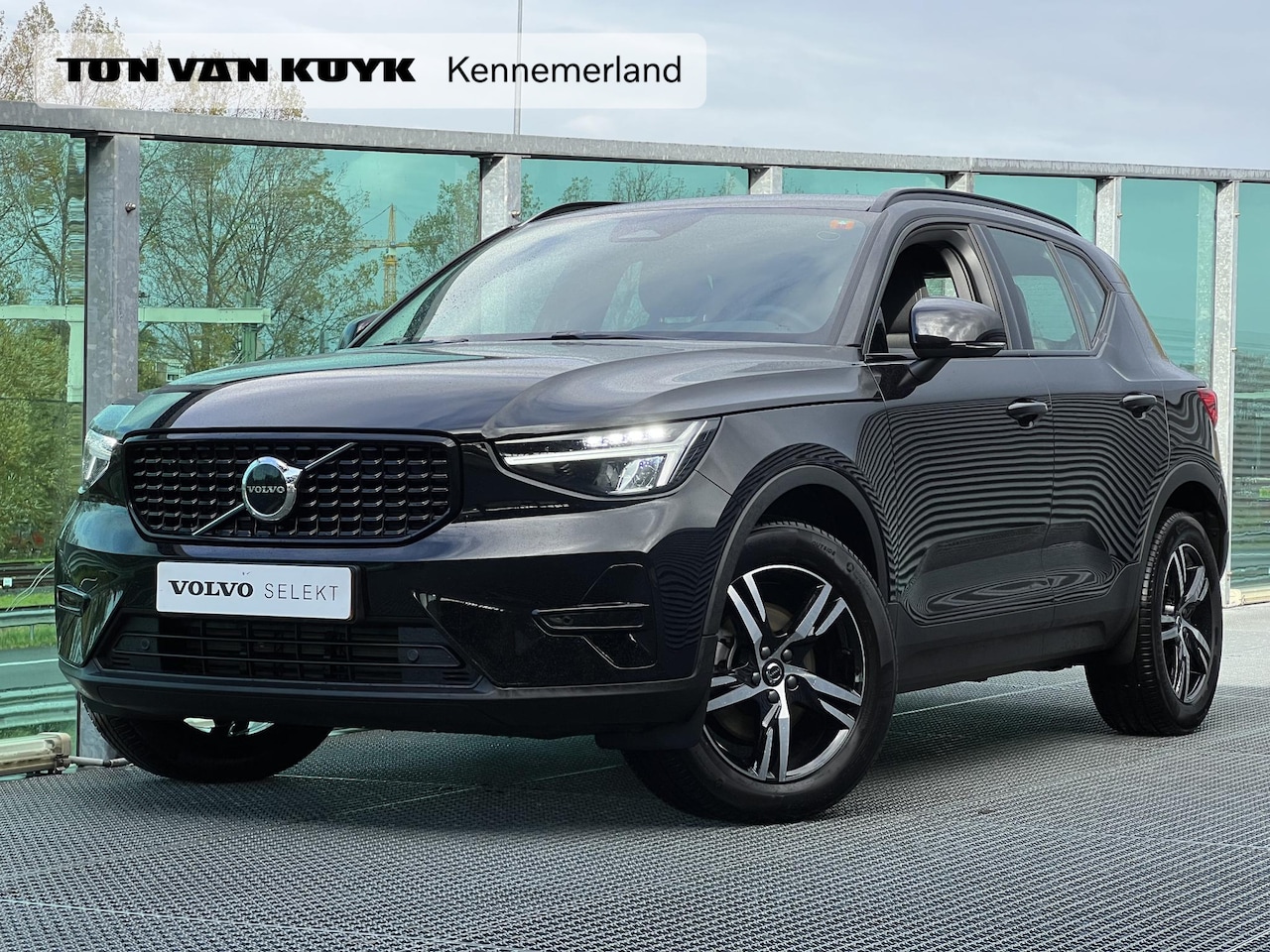 Volvo XC40 - 2.0 B4 Plus Dark Mild hybrid, Automaat, Driver assist, BLIS, Trekhaak semi elektrisch inkl - AutoWereld.nl