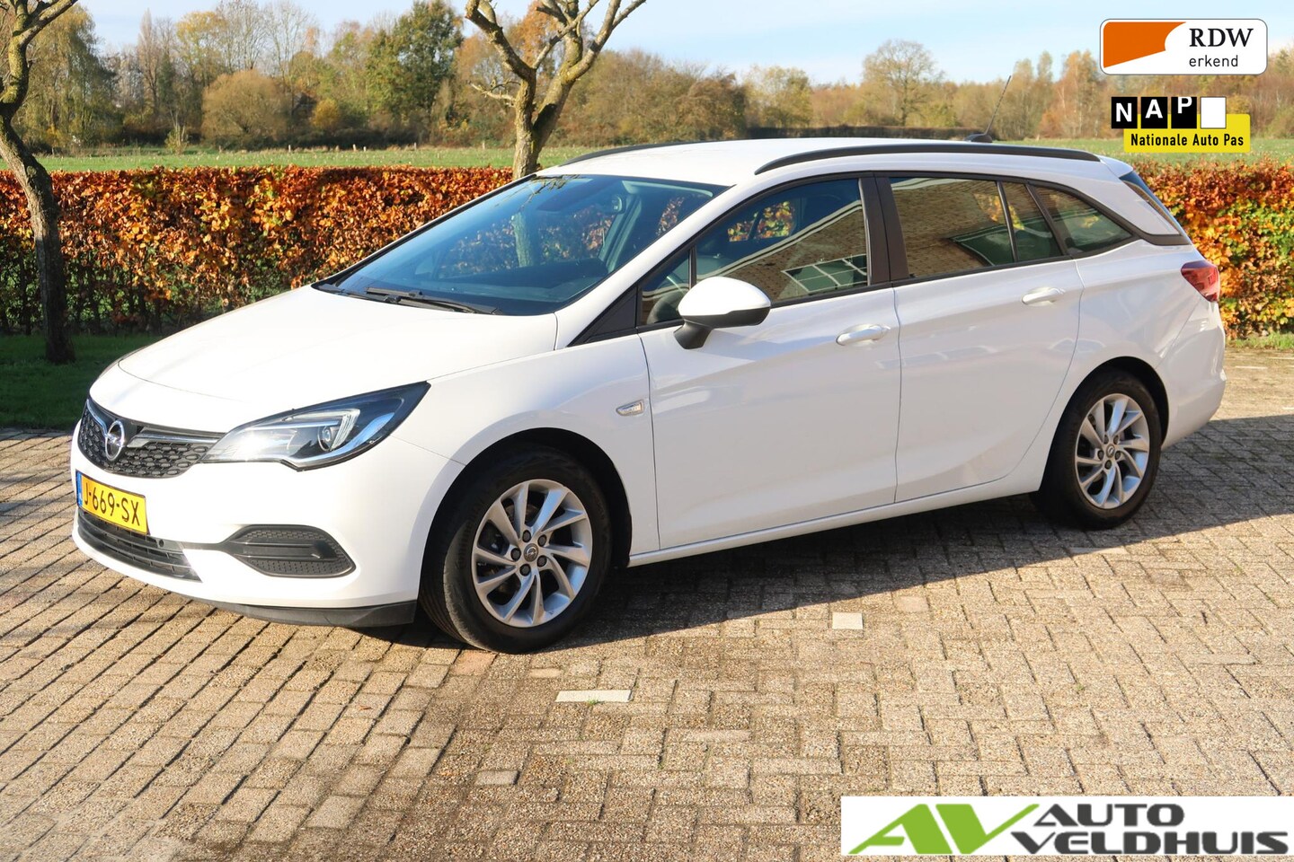 Opel Astra Sports Tourer - 1.2 Edition NAVI CRUISE 6 VERSNELLINGEN - AutoWereld.nl