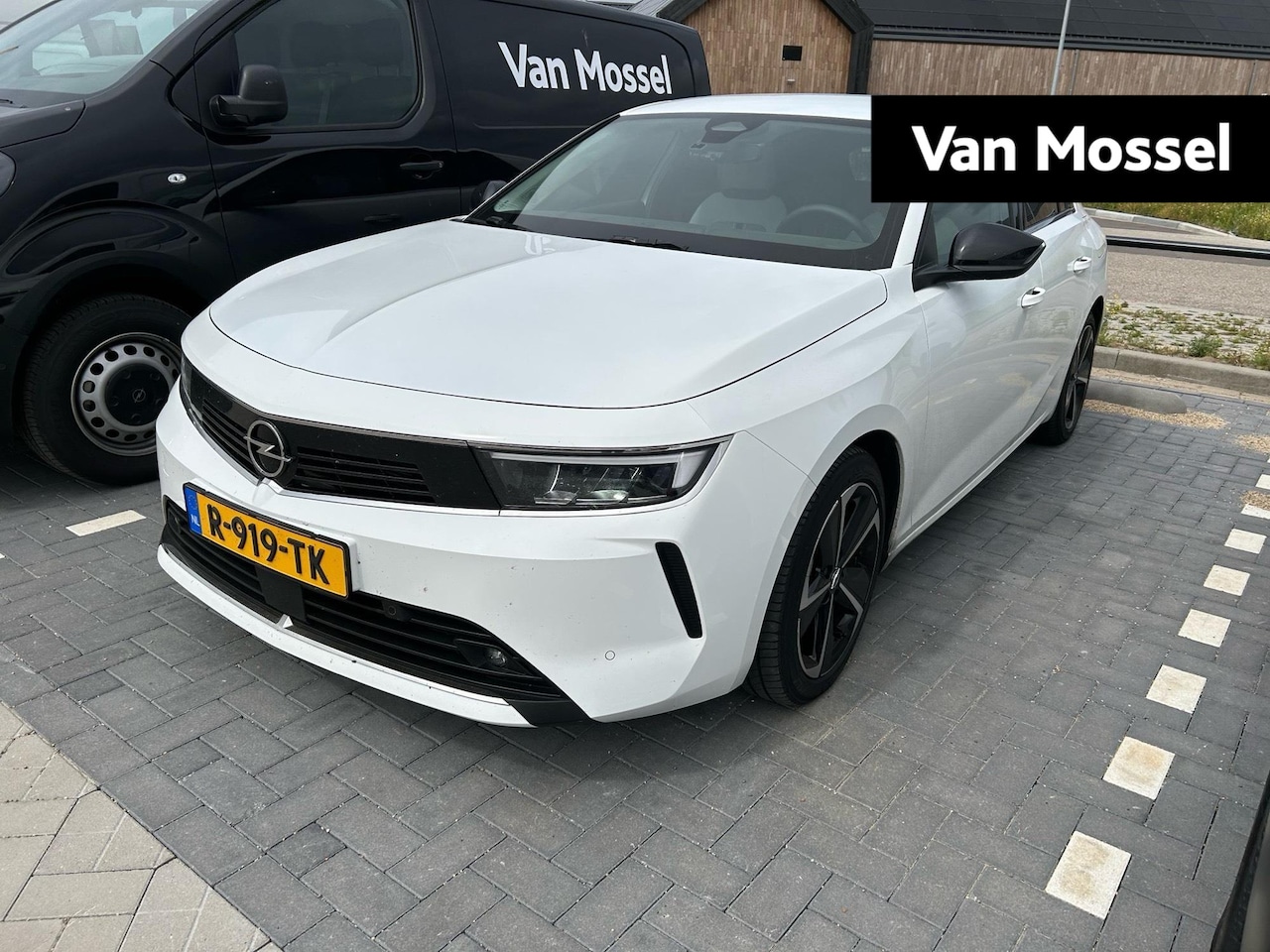 Opel Astra - 1.6 Hybrid Business Elegance | Adaptieve Cruise Control | Stoel- Stuurverwarming | Lage Ki - AutoWereld.nl