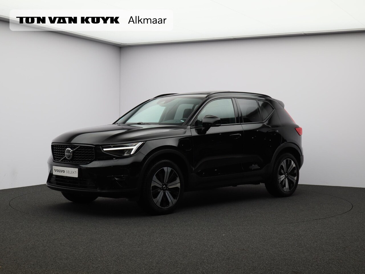 Volvo XC40 - T4 Plug-in hybrid Ultimate Dark / Pan. dak / Trekhaak / Stoel+stuurverwarming / Harman Kar - AutoWereld.nl