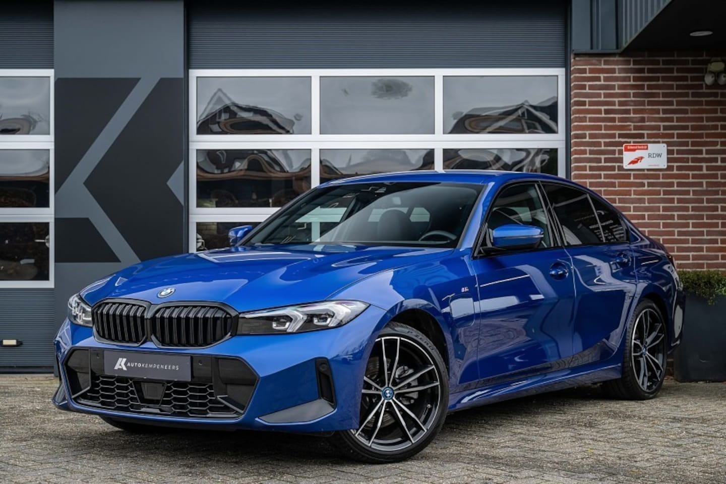 BMW 3-serie - 330e xDrive M Sport | Shadow | Harman/Kardon | Keyless | Memory | Camera | Elek. trekhaak - AutoWereld.nl