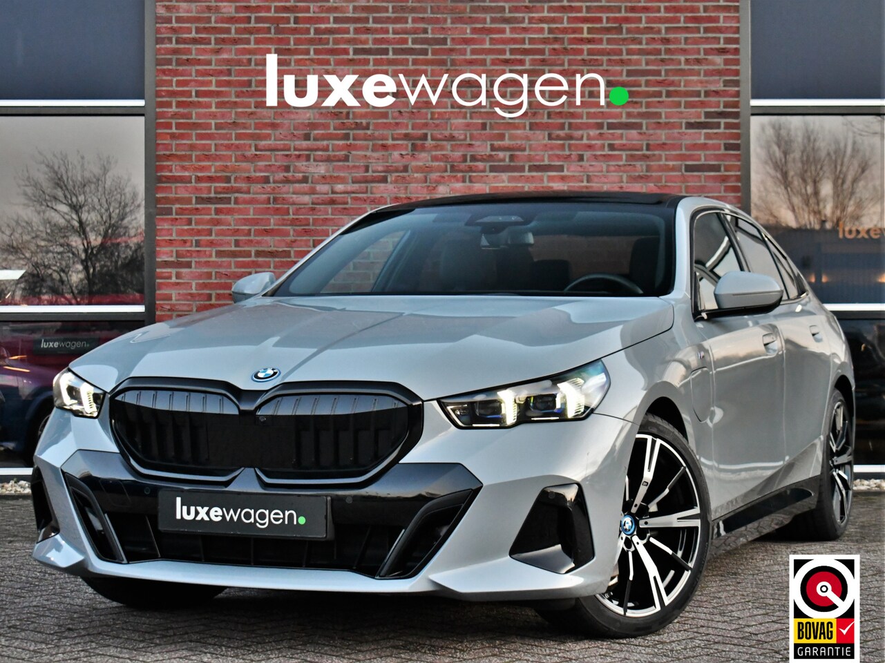 BMW 5-serie - 530e M-Sport Pano ACC 360 H/K Stoel-vent Brooklyngrau - AutoWereld.nl