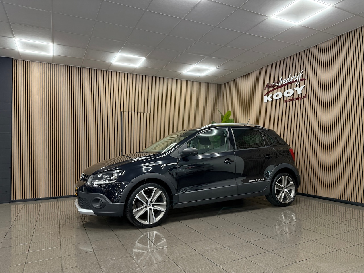 Volkswagen Polo - 1.2 TSI Cross * Automaat / Navigatie / Afn. Trekhaak / NL Auto * - AutoWereld.nl