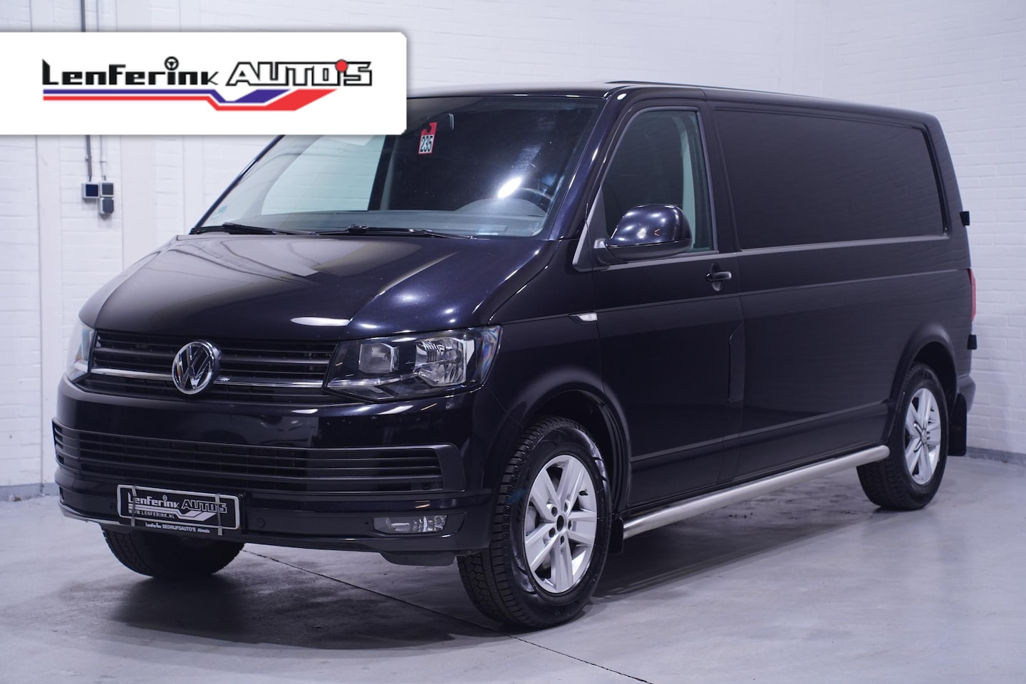 Volkswagen Transporter - 2.0 TDI 204 pk DSG Aut. L2 Navi, Trekhaak 17" LMV, PDC V+A, Laadruimte Pakket, Cruise Cont - AutoWereld.nl