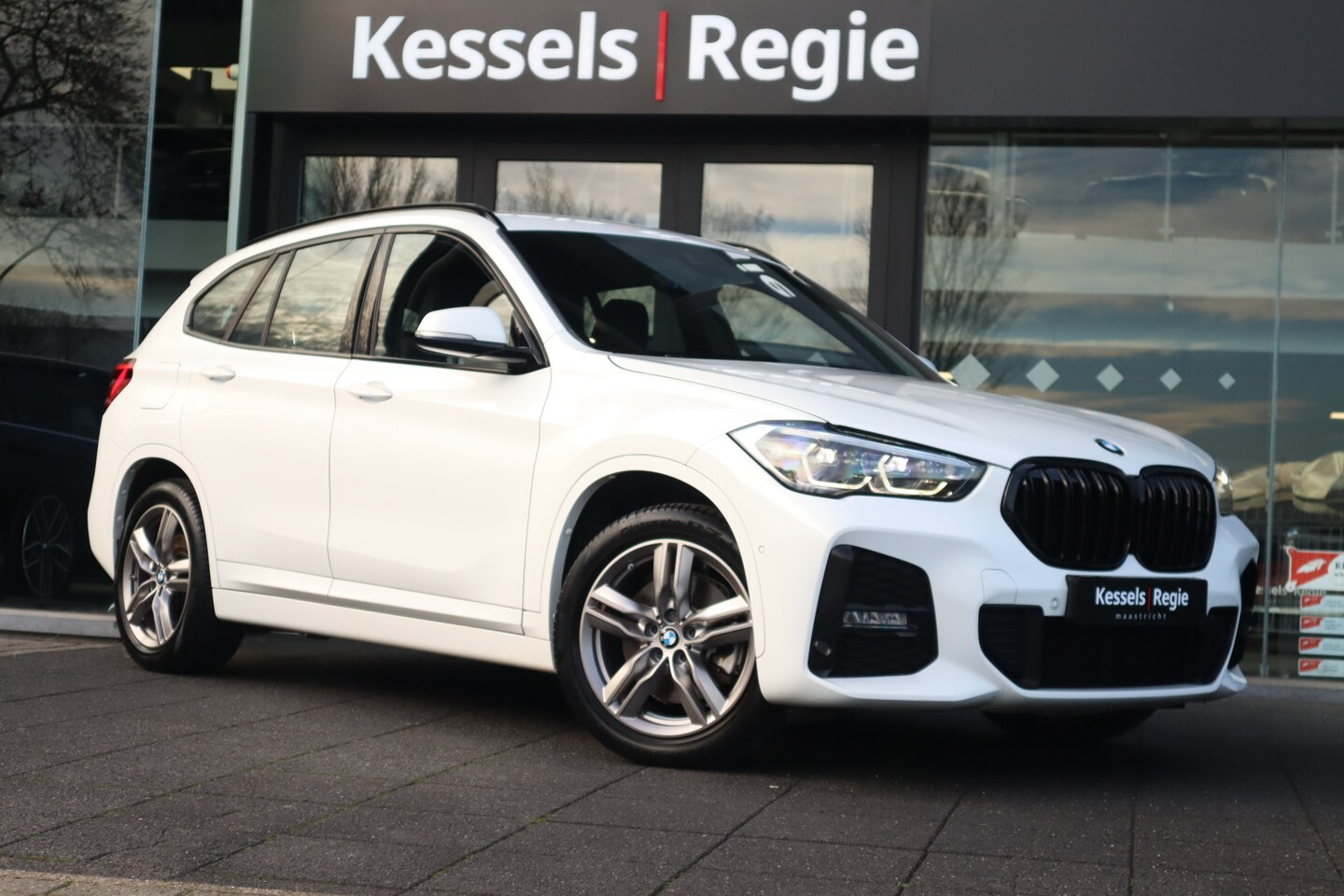 BMW X1 - xDrive25e M-sport Trekhaak Ambient LED DAB Sensoren Stoelverwarming - AutoWereld.nl