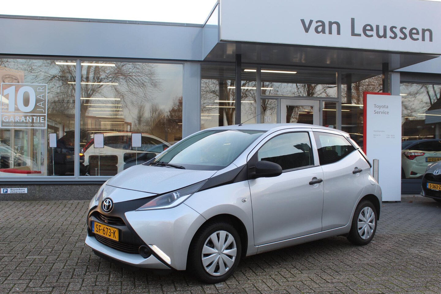 Toyota Aygo - 1.0 VVT-i X FUN TREKHAAK 4S BANDEN BLUETOOTH AIRCO EL-RAMEN LED DAGRIJVERLICHTING - AutoWereld.nl
