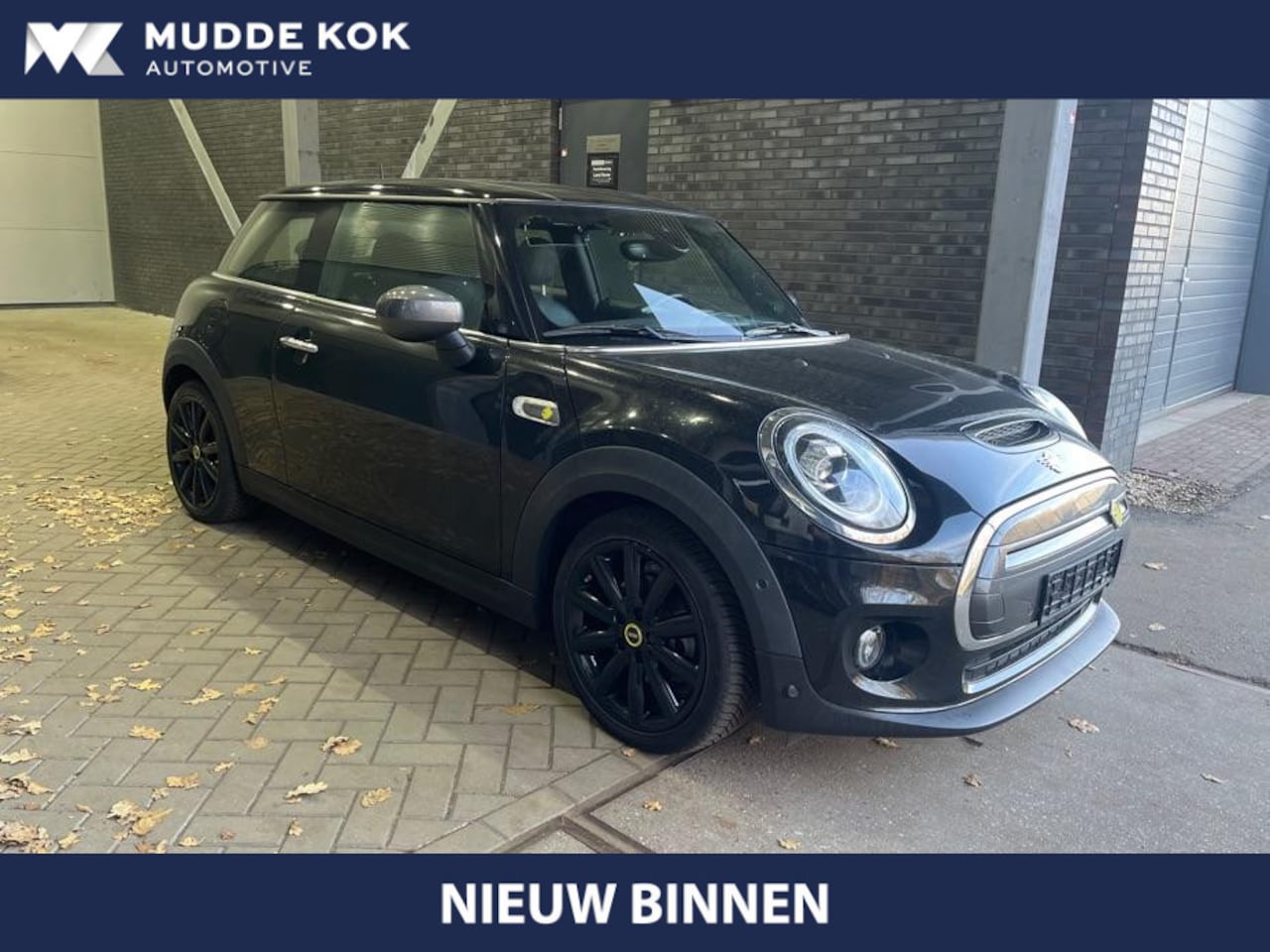 MINI Mini-Electric - Trim XL 33 kWh | Panoramadak | Head-Up | Leder | Camera | Stoelverwarming | Keyless - AutoWereld.nl