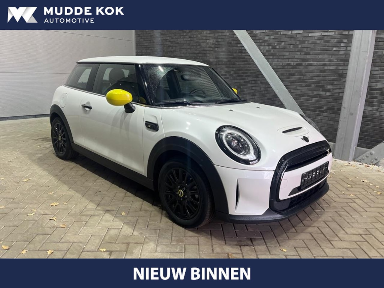 MINI Cooper - Classic Trim 33 kWh | Camera | Stoelverwarming | Navigatie | Keyless | Half Leder - AutoWereld.nl