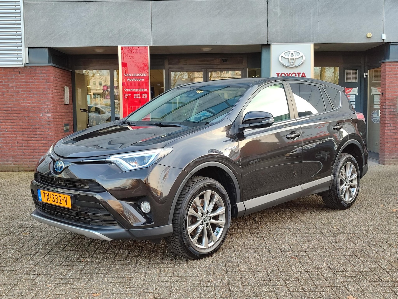 Toyota RAV4 - 2.5 Hybrid DYNAMIC 4S-BANDEN KEYLESS EL-ACHTERKLEP 18'' LM-VELGEN NAVI CRUISE CLIMA CAMERA - AutoWereld.nl