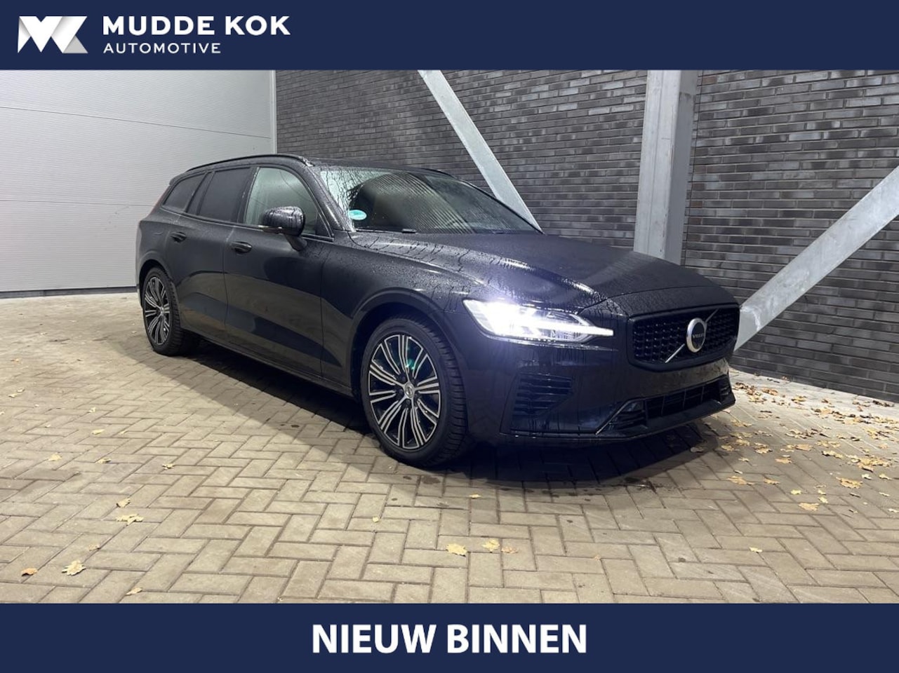 Volvo V60 - T6 Plug-in hybrid Ultra Dark | Head-Up | Bowers&Wilkins | Panoramadak | Trekhaak | Massage - AutoWereld.nl