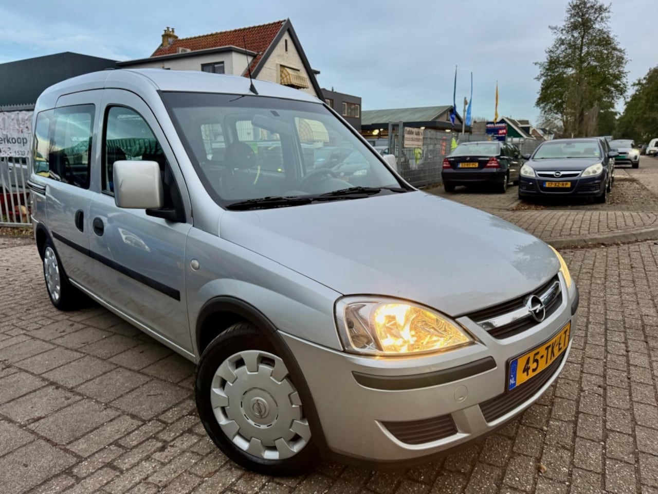 Opel Tour - 1.4-16V Essentia 1.4-16V Essentia - AutoWereld.nl