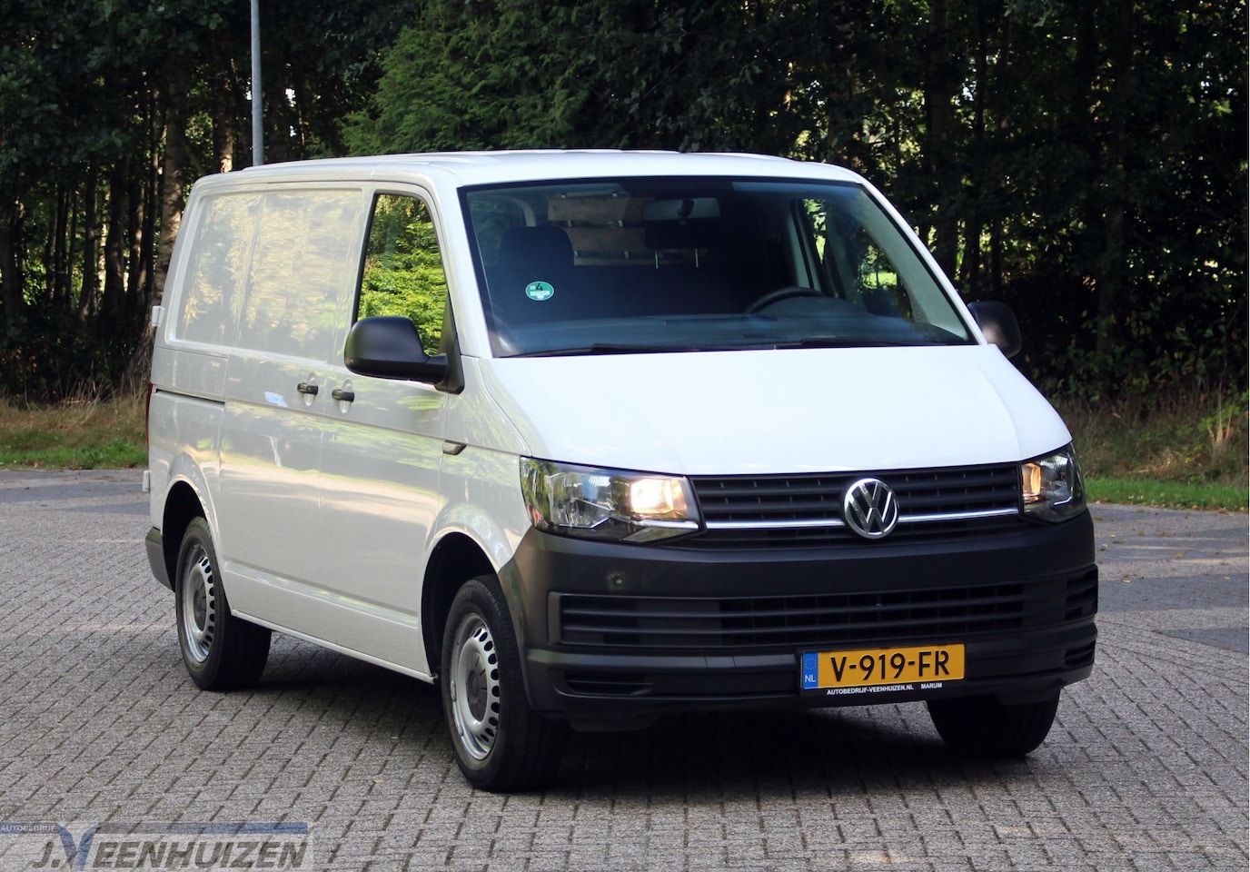 Volkswagen Transporter - 2.0 TDI L1H1 Trendline | 2017 | Airco | Cruise | - AutoWereld.nl
