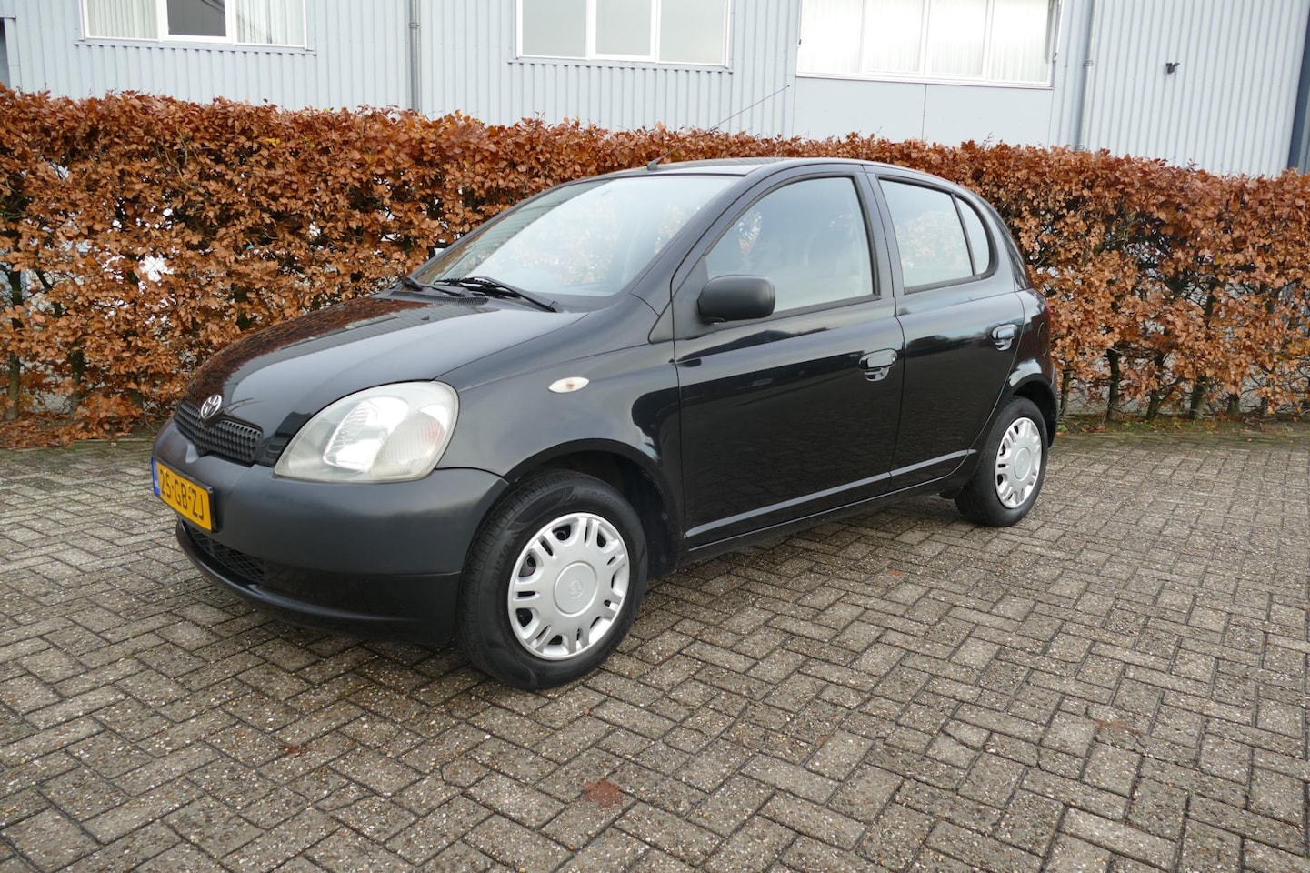 Toyota Yaris - 1.0-16V VVT-i Terra Apk 19-12-2026 5 Deurs - AutoWereld.nl