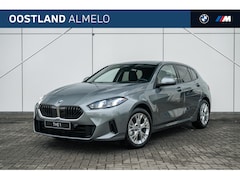 BMW 1-serie - 120 Automaat / Trekhaak / Adaptieve LED / Achteruitrijcamera / Comfort Access / Parking As