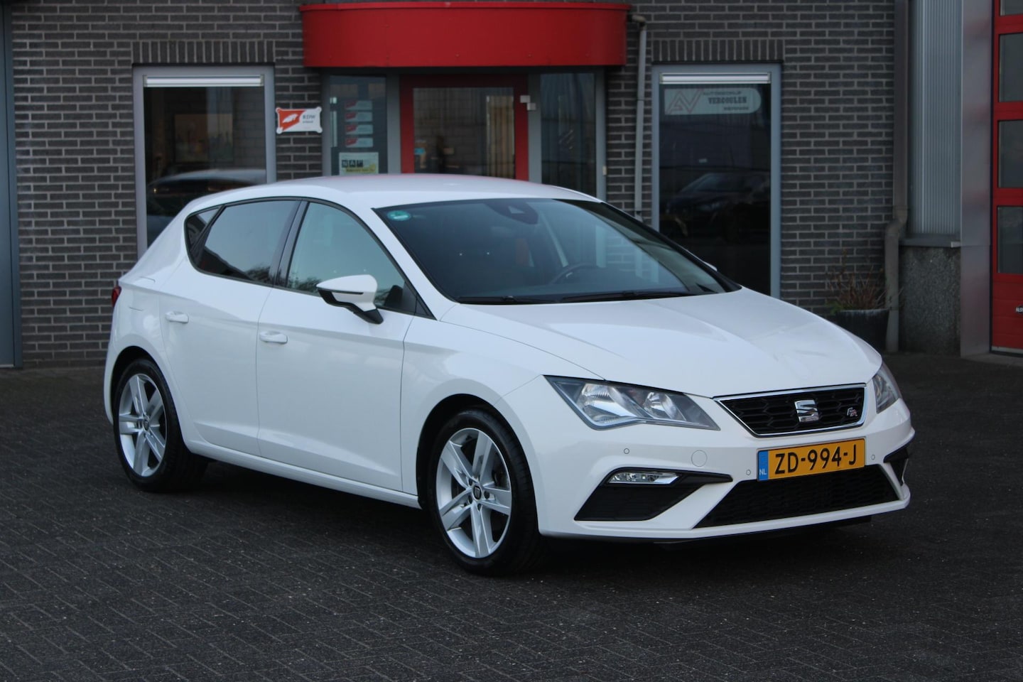 SEAT Leon - 1.5 TSI FR Business Intense Navi/Apple Andriod/NL Auto!! - AutoWereld.nl