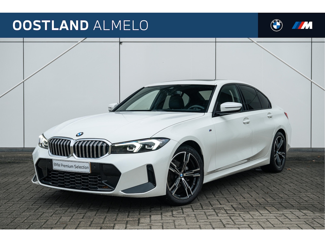 BMW 3-serie - 318i M Sport Automaat / Schuif-kanteldak / Sportstoelen / M Sportonderstel / Leder / Live - AutoWereld.nl