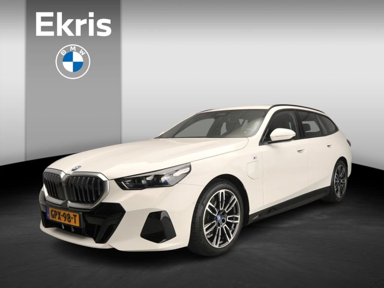 BMW 5-serie Touring - 530e | M-Sportpakket | LED | Leder | HUD | Elektr. zetels | Sportstoelen | Keyles go | DAB - AutoWereld.nl