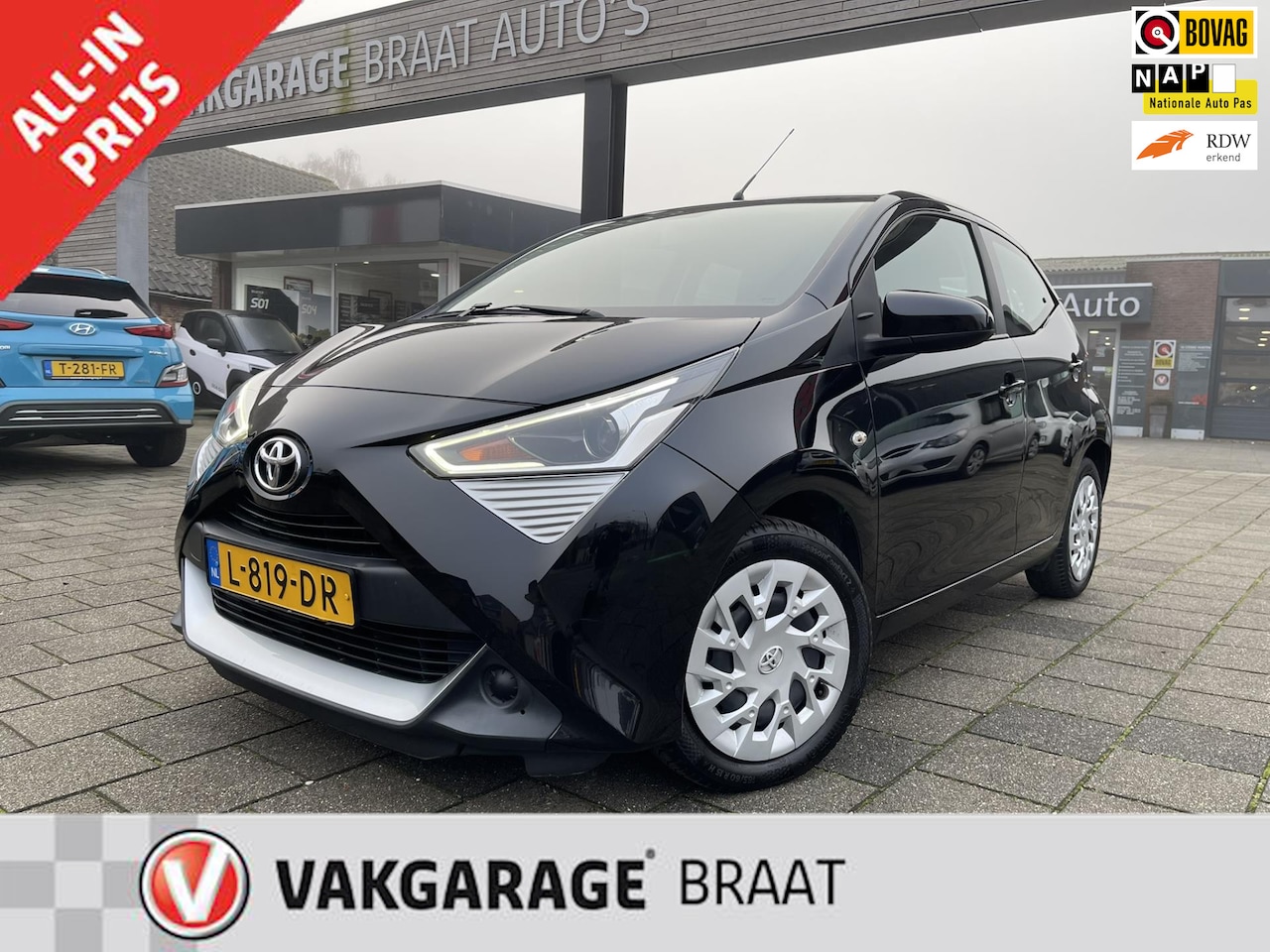 Toyota Aygo - 1.0 l NAVI l CAMERA L BLUETOOTH l RIJKLAAR! - AutoWereld.nl