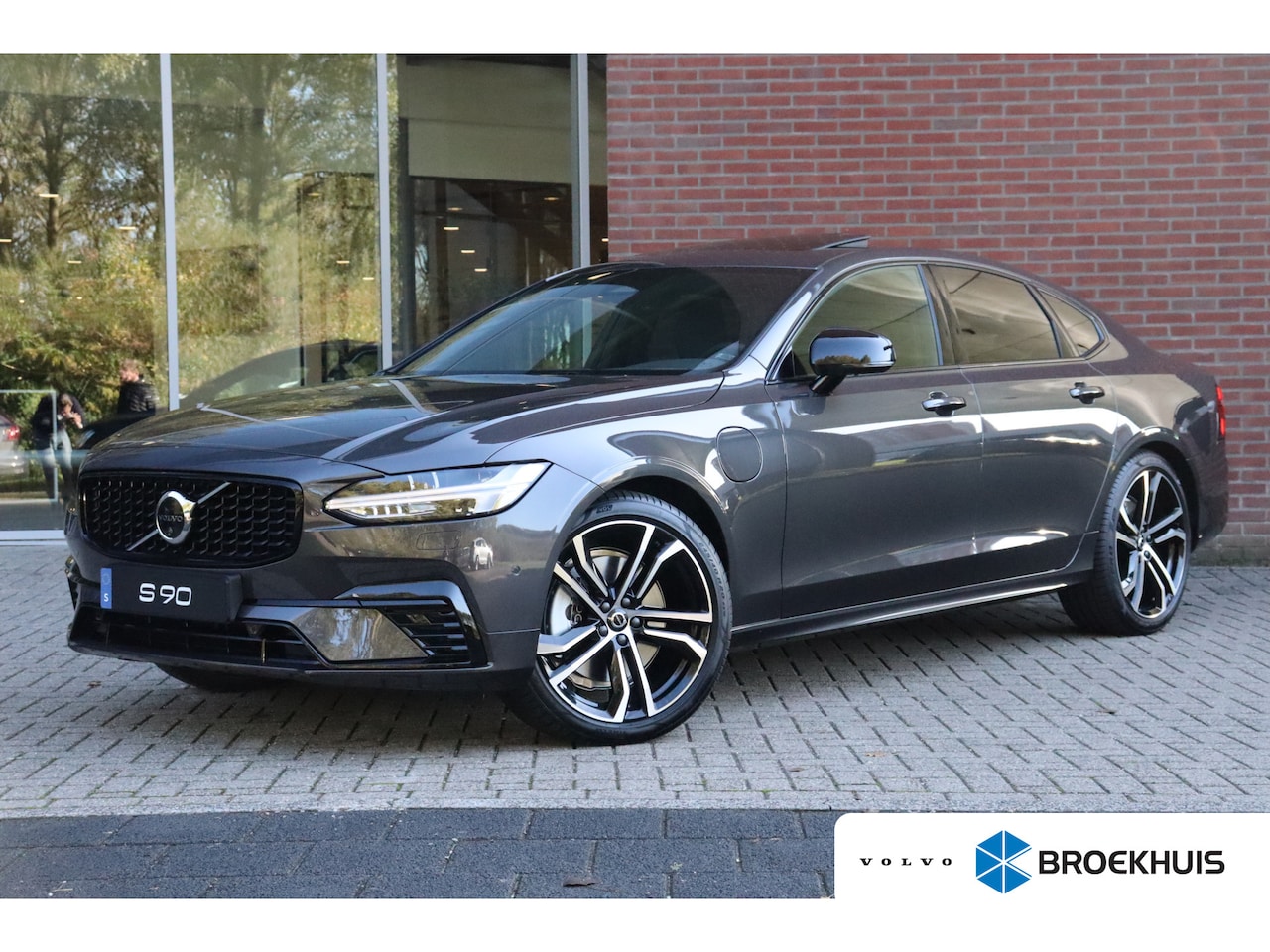 Volvo S90 - 2.0 T8 AWD Ultimate Dark Luchtvering | 360° Camera | Head-Up Display | Schuifdak | Harman - AutoWereld.nl