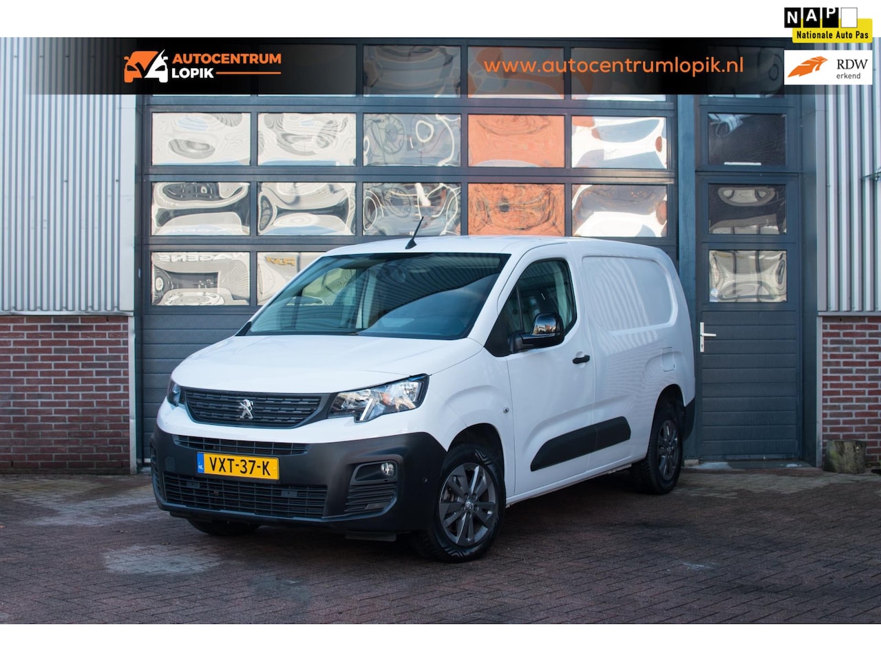 Peugeot Partner - 1.5 BlueHDi 130 EAT8 S&S L2 3-Persoons*Automaat*Camera*Blind Spot - AutoWereld.nl