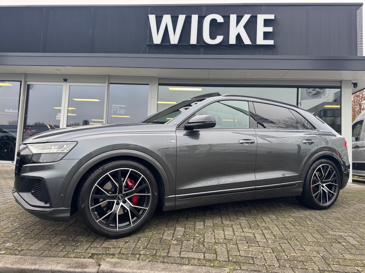 Audi Q8 - 55 TFSI quattro S Line 340 PK Pano Leder Camera Trekhaak - AutoWereld.nl