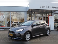 Toyota Yaris - 1.5 Hybrid BUSINESS STOELVERW. DODEHOEKDETECTIE PARK-SENSOREN AD-CRUISE CAMERA KEYLESS