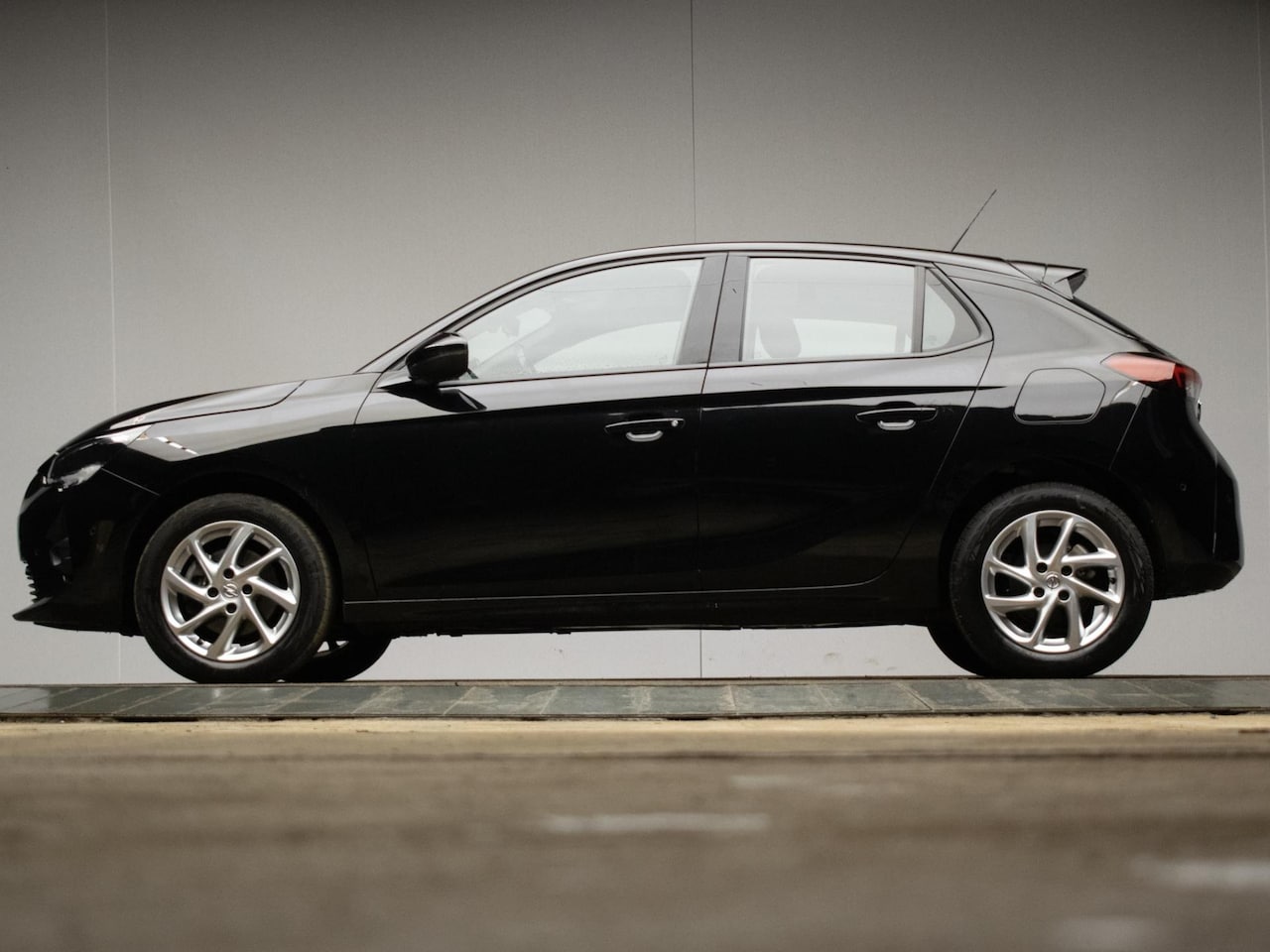 Opel Corsa - 1.2 GS Line Sport (APPLE CARPLAY,CAMERA,NAVI,LED,CRUISE,LANE ASSIST,CLIMATE,KEYLESS,SPORTS - AutoWereld.nl