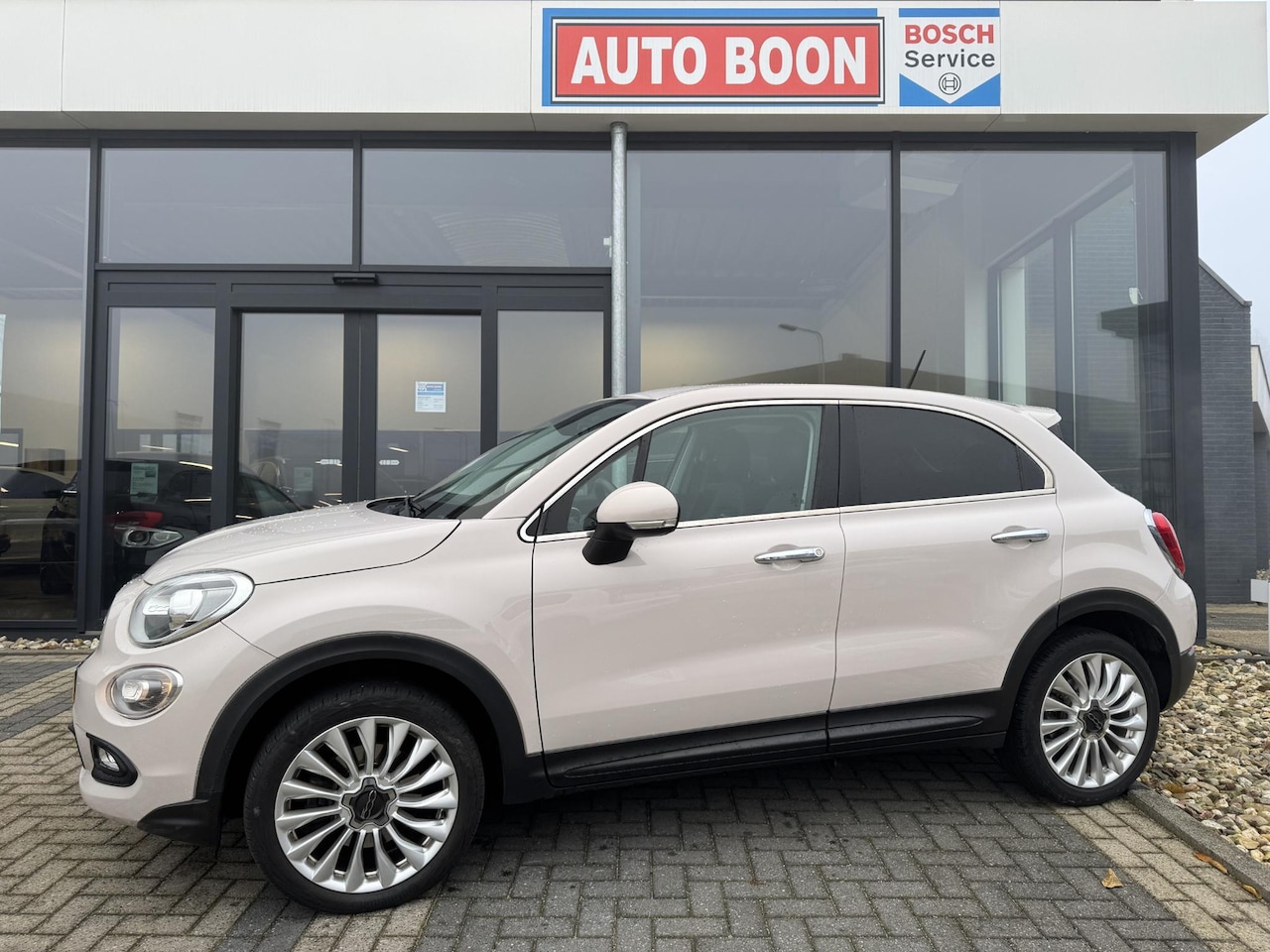 Fiat 500 X - 1.4T 140PK AUTOMAAT LOUNGE : NAVI/ KEYLESS/CLIMA/PDC/S&S/MEDIA/LMV/BTA/HALFLEER/ 1 EIG./NL - AutoWereld.nl