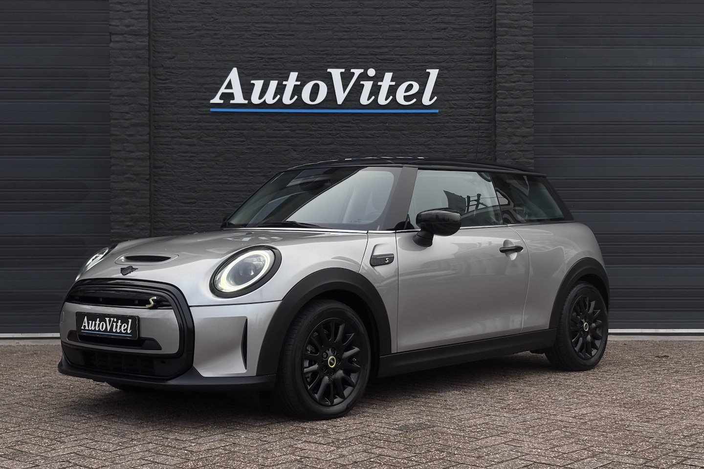 MINI Mini-Electric - Cooper SE 33 kWh | Camera | Comfort Access | Stoelverwarming | LED - AutoWereld.nl