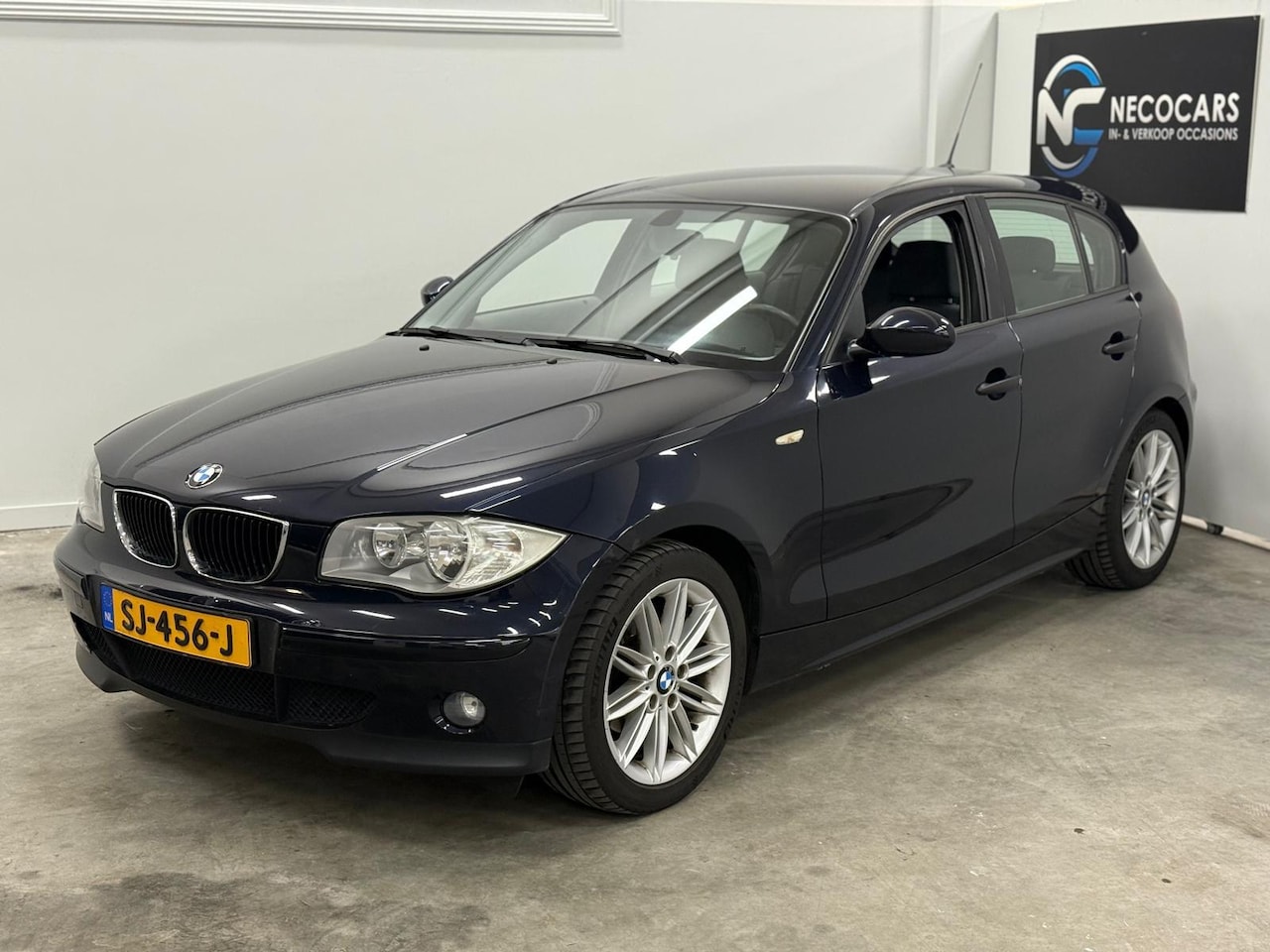 BMW 1-serie - 116i / DEALER ONDERHOUDEN / STOELVERWARMING / SUPER NETJES - AutoWereld.nl