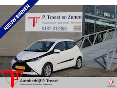 Toyota Aygo - 1.0 VVT-i x-play Automaat/Achteruitrijcamera/Airco/Licht metalen velgen/Bluetooth/Centrale