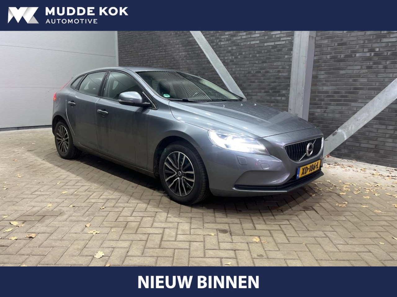 Volvo V40 - 2.0 D3 Momentum | Trekhaak | Stoelverwarming | PDC Achter | Navigatie - AutoWereld.nl